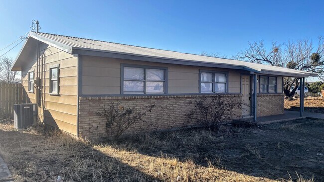 Foto del edificio - Modern Comfort Meets Texas Charm – Freshly-Renovated 3-Bed Retreat in Big?Spring