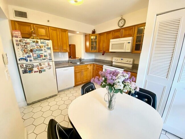 Building Photo - 14527 Bonaire Blvd