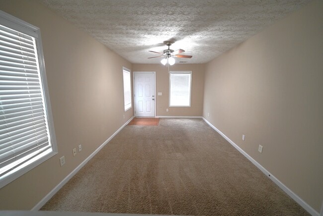 Foto del edificio - 221 Alton Cir