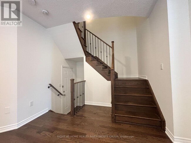 Building Photo - 74 Beechborough Cres