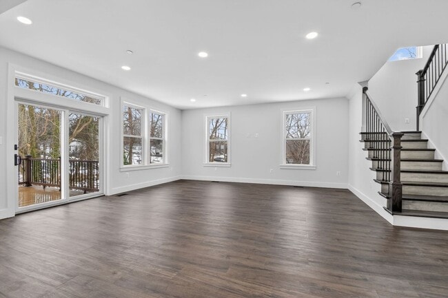 Foto del edificio - Spacious New Build in Quiet Glenmont / Silver Spring - Available Now