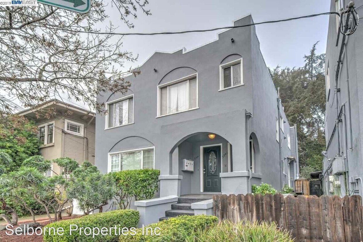 Primary Photo - 5543 Claremont Ave