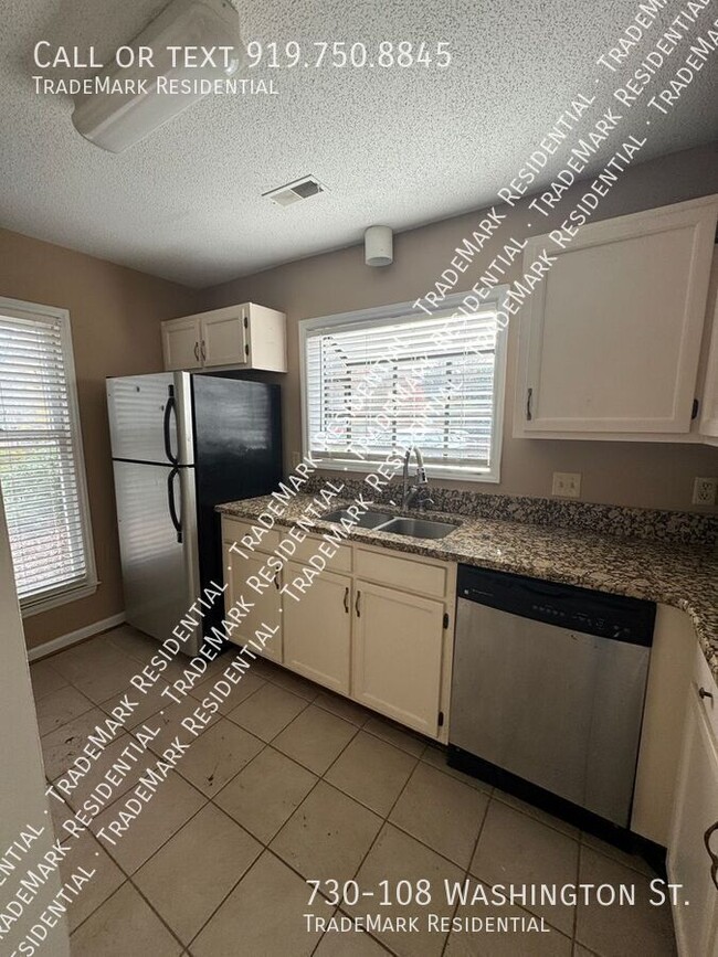 Building Photo - 2 bedroom 2 bath condo in Parkside Condos ...