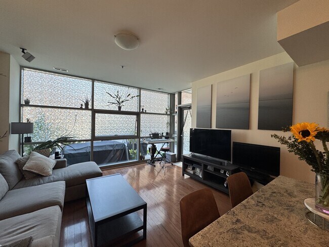 Foto del edificio - 225 S Sangamon St