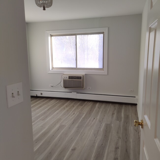 Bedroom - 900 W Fullerton Ave