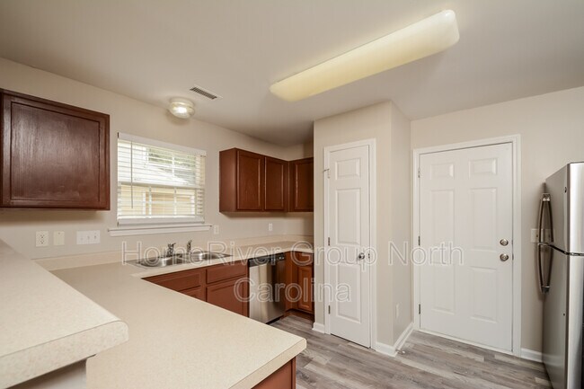 Foto del edificio - 6017 Herston Rd