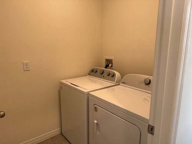 Building Photo - 2642 Angel Falls Dr