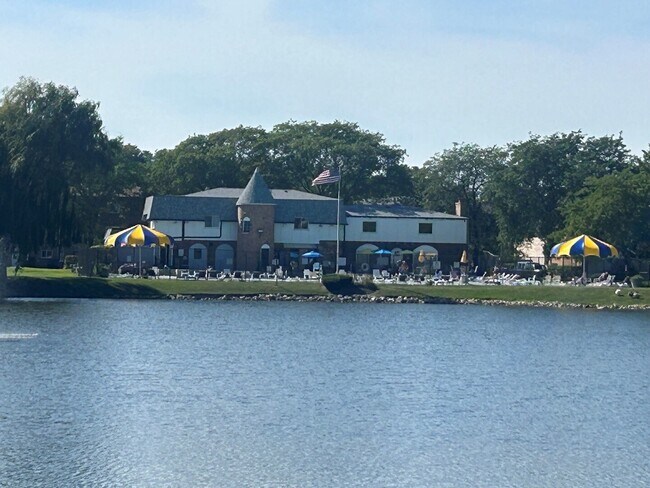Building Photo - 9416 Bay Colony Dr