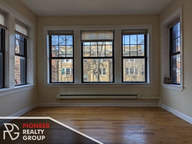 Foto del edificio - 4407 N Wolcott Ave