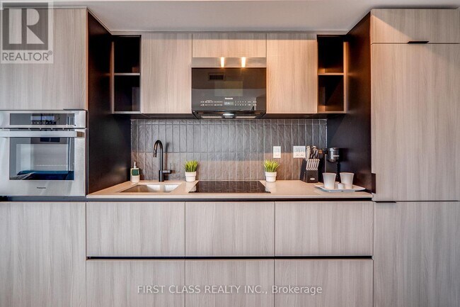 Building Photo - 2 Augusta Ave