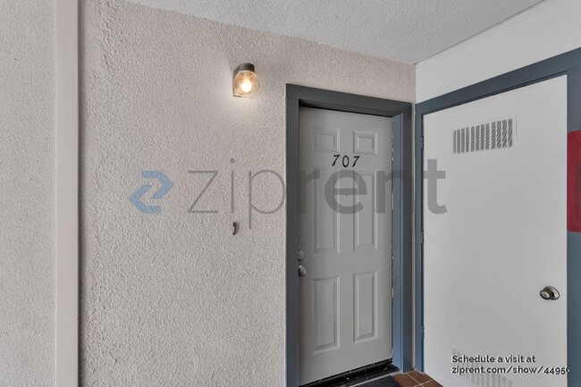 Foto del edificio - 1026 San Luis Cir