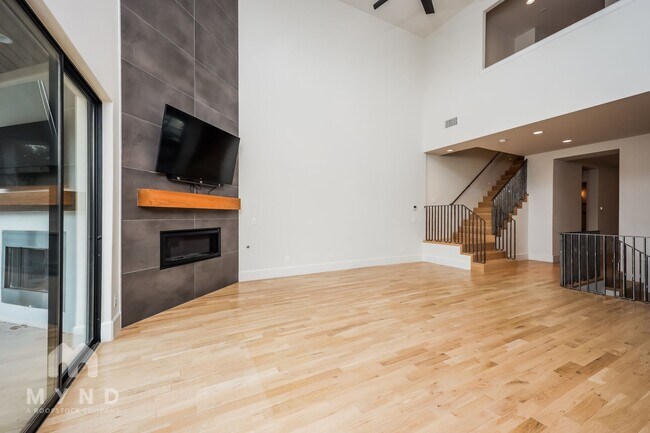 Foto del edificio - 4216 Bowser Ave