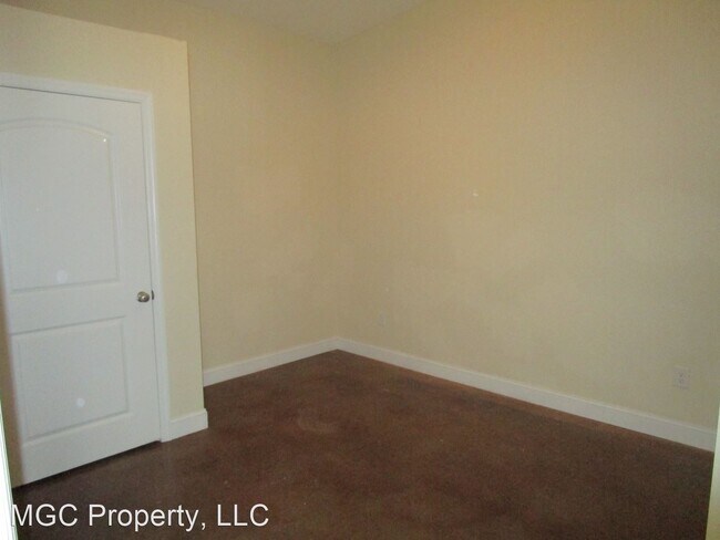 Building Photo - 2 br, 1 bath House - 3536 W.Walnut #1