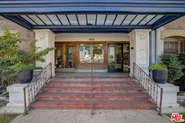 Building Photo - 4125 S Figueroa St