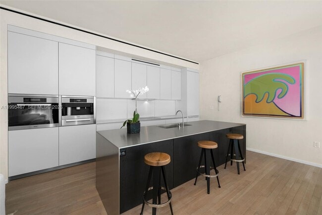 Building Photo - 2901 Collins Ave