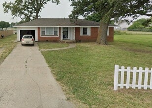 Building Photo - 2915 Planters Dr