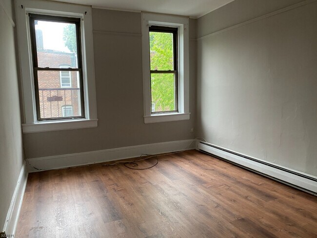 Foto del edificio - 100 Bloomfield Ave