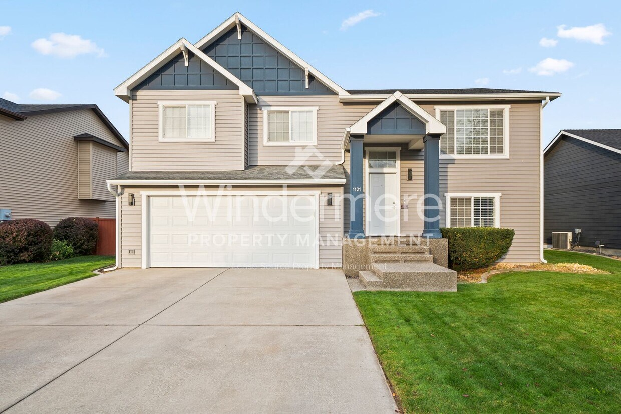 Primary Photo - Beautiful 5 Bed 3 Bath in the heart of lib...