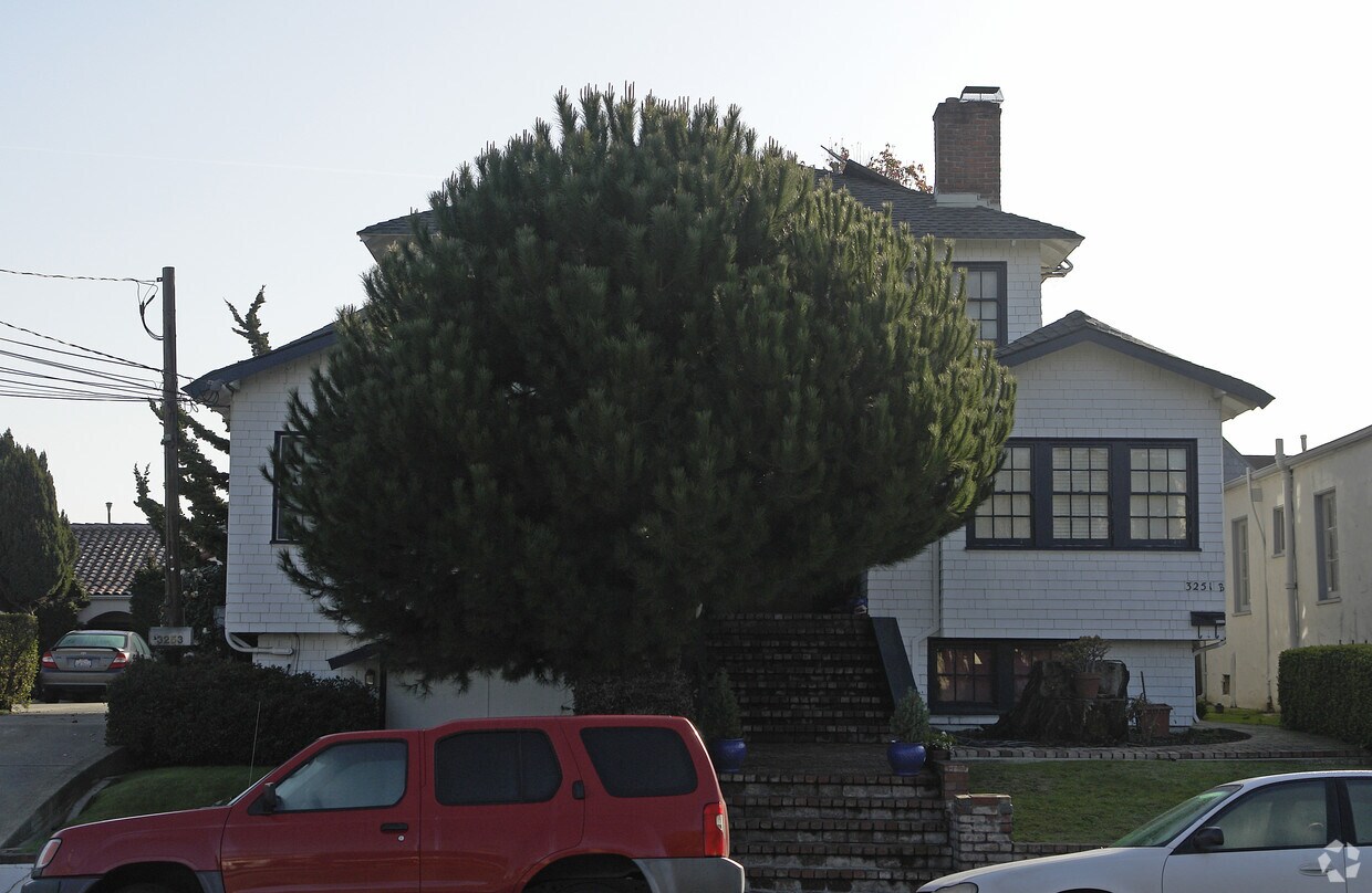 Building Photo - 3251-3251B Fernside Blvd