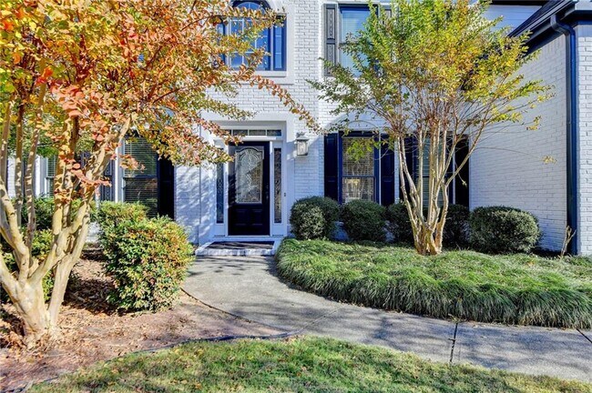 Foto del edificio - 1615 Highland Oaks Way NE