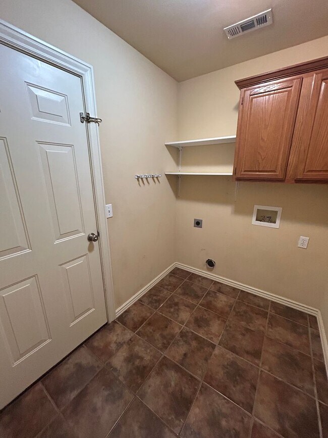 Foto del edificio - Modern and Beautiful 3-Bed, 2-Bath Home