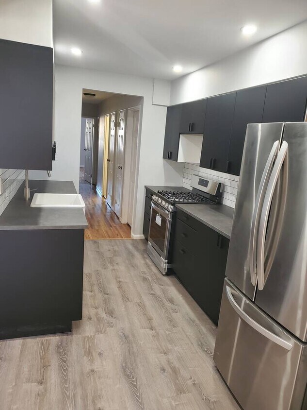 Primary Photo - 1116 E 59th St