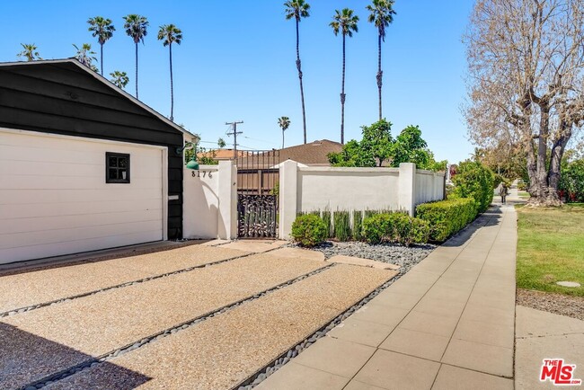 Building Photo - 8176 La Jolla Shores Dr
