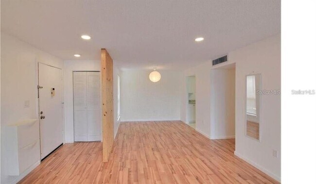 Building Photo - 524 Orange Dr