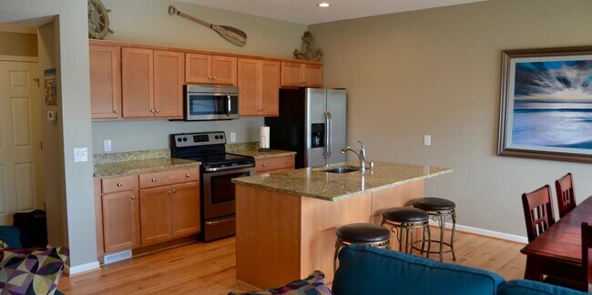 granit counter tops and hardwood floors - 8388 Bay St