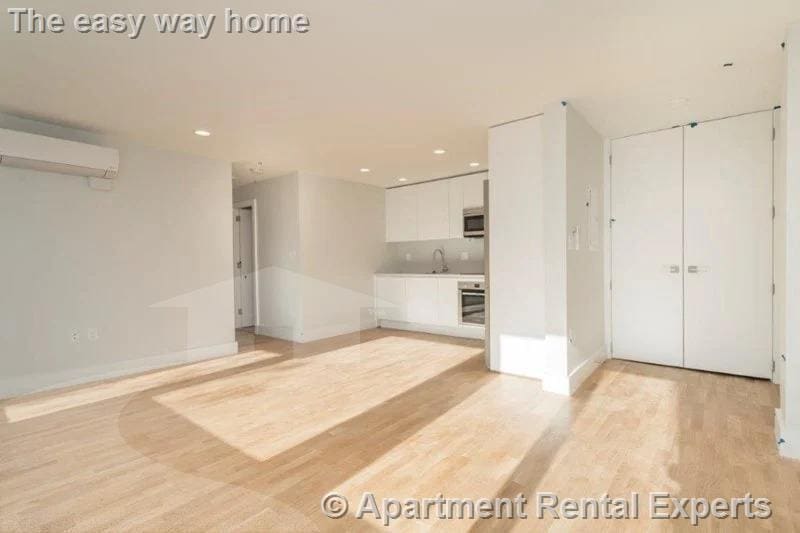 Primary Photo - 334 Harvard St