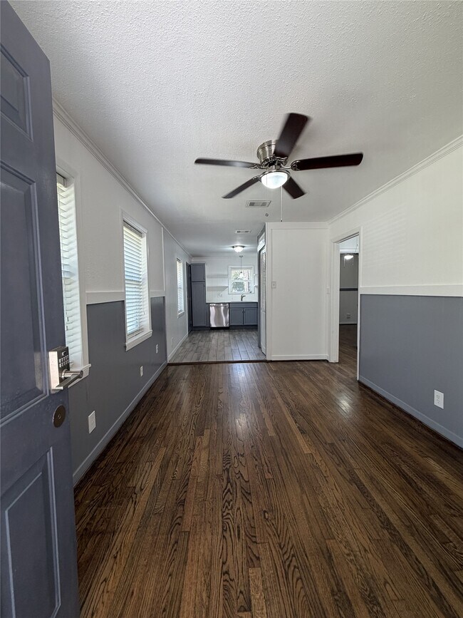 Foto del edificio - 815 Waverly St