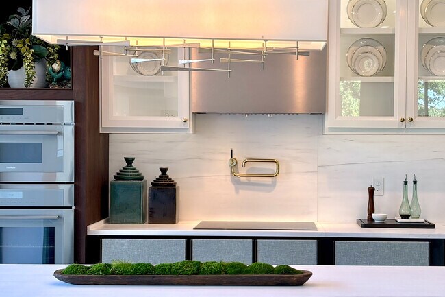 Foto del edificio - 2575 Peachtree Rd NE