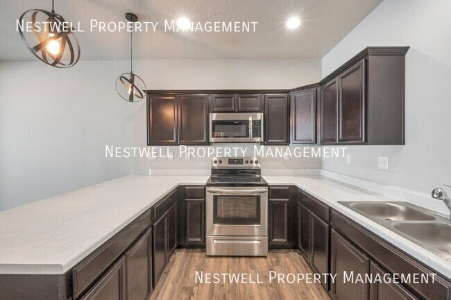 Building Photo - 360 N 725 E