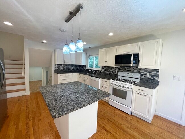 Foto del edificio - 744 Dedham St