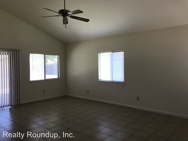 Building Photo - 593 Sandpiper Cir
