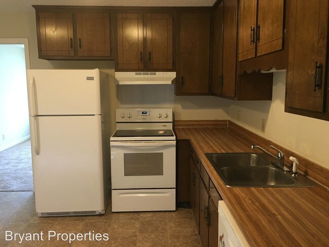 Building Photo - 301 Highland Heights Dr