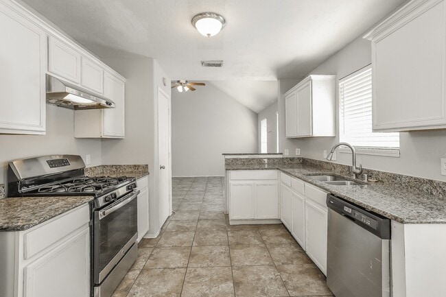 Foto del edificio - 19830 Bettencourt Ln