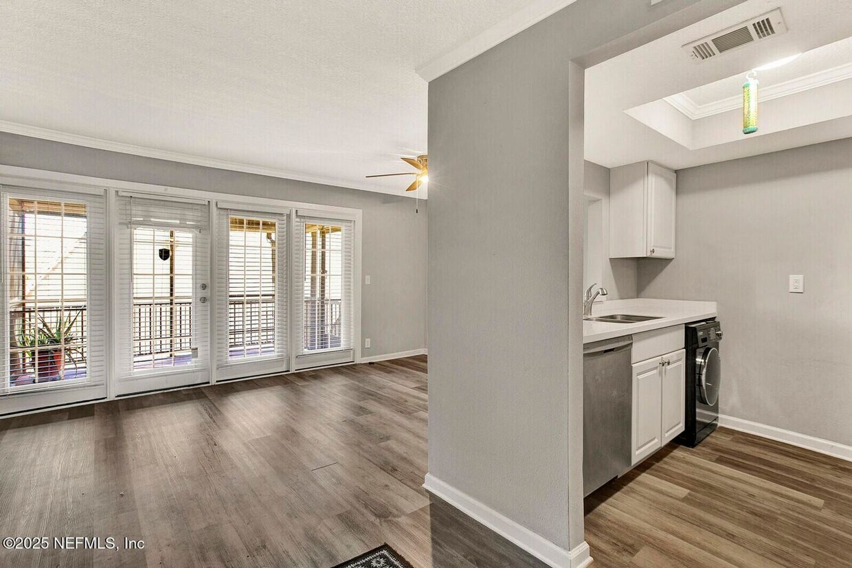 Primary Photo - 1 bedroom/ 1 bathroom condo in highly soug...