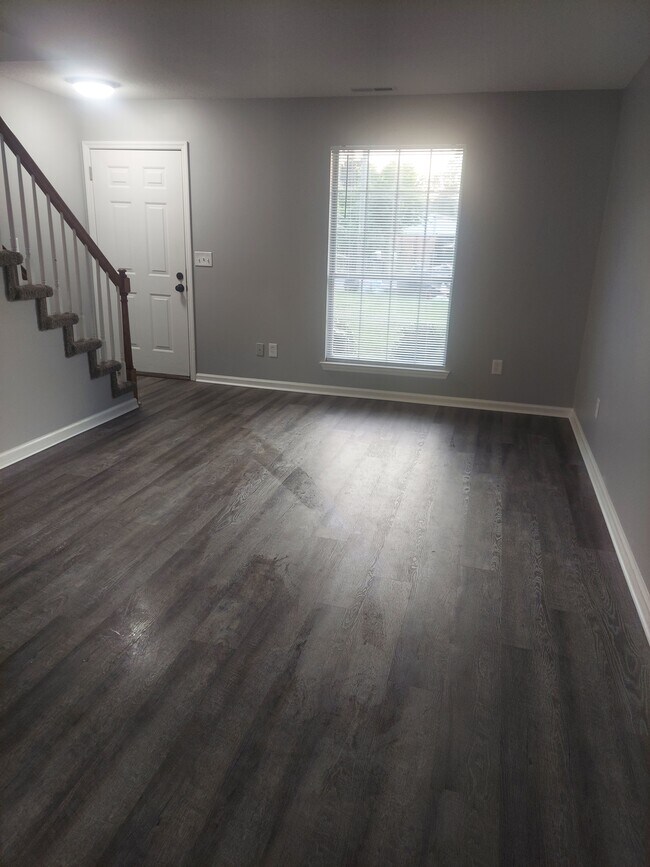 Front Entrance/Living Room - 110 Eveningside Dr