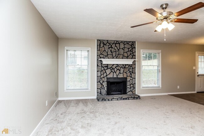 Foto del edificio - 603 Sherry Ln