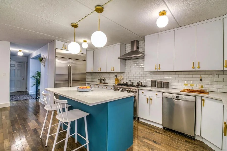 Foto del edificio - Furnished room/NOT APARTMENT