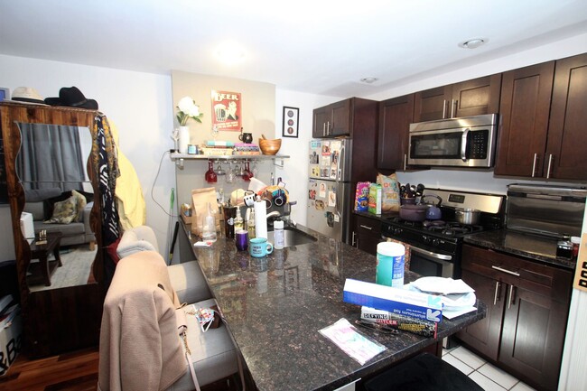 Building Photo - 2109 Spring Garden St