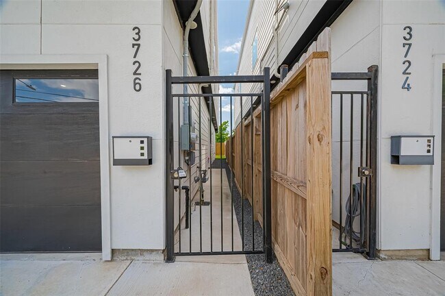 Foto del edificio - 3726 Noah St