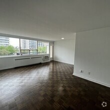 Building Photo - 150 The Donway W