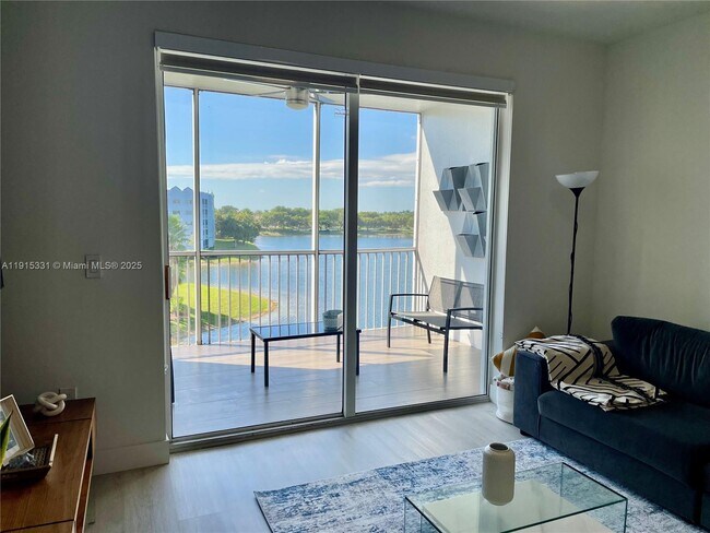 Foto del edificio - 10730 NW 66th St