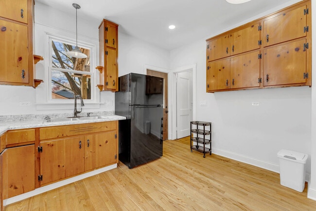 Foto del edificio - 12738 Elm St
