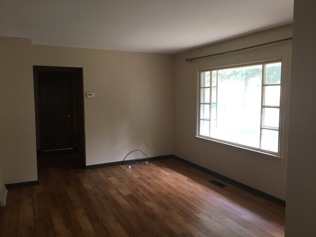 Building Photo - 565 Stoddard Ave