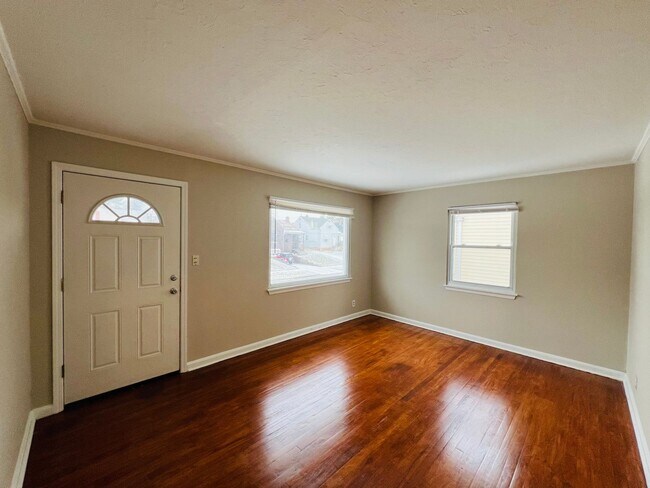 Building Photo - 11214 Mountview Ave