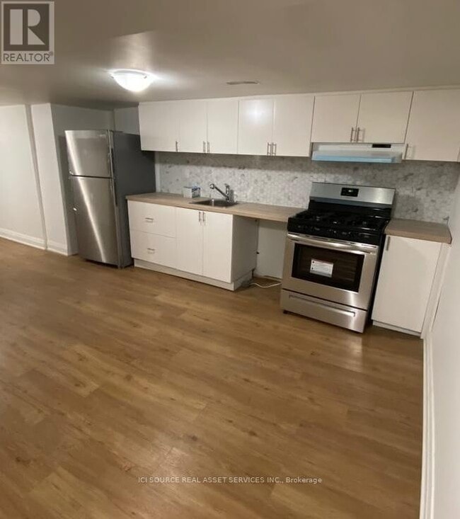 Building Photo - 96 Markham St