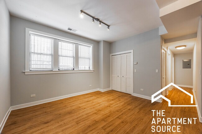 Building Photo - 4628 N Leavitt St